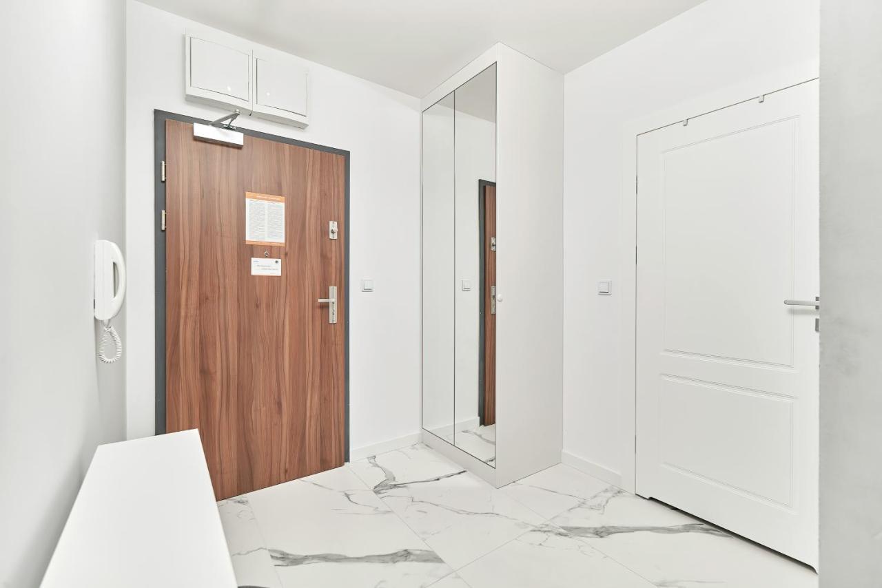 Exclusive Apartments Gwiazdzista With Free Garage Wroclaw By Noclegi Renters Екстериор снимка