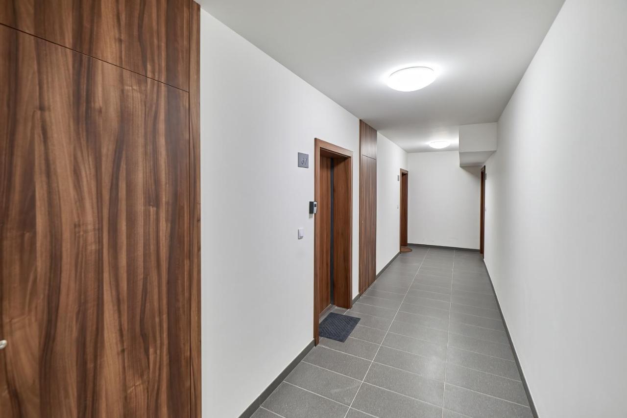 Exclusive Apartments Gwiazdzista With Free Garage Wroclaw By Noclegi Renters Екстериор снимка