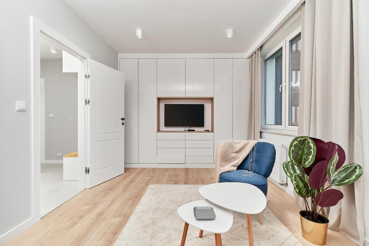 Exclusive Apartments Gwiazdzista With Free Garage Wroclaw By Noclegi Renters Екстериор снимка
