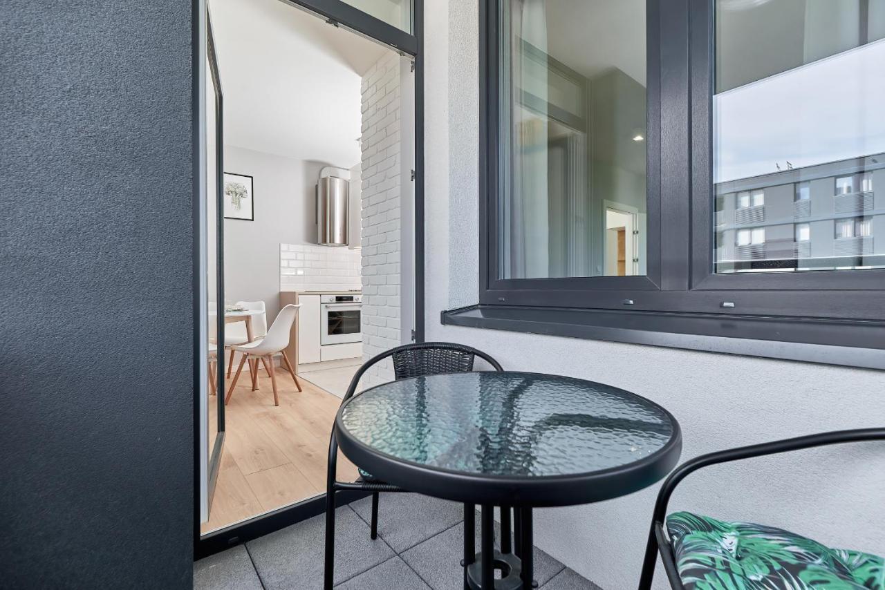 Exclusive Apartments Gwiazdzista With Free Garage Wroclaw By Noclegi Renters Екстериор снимка